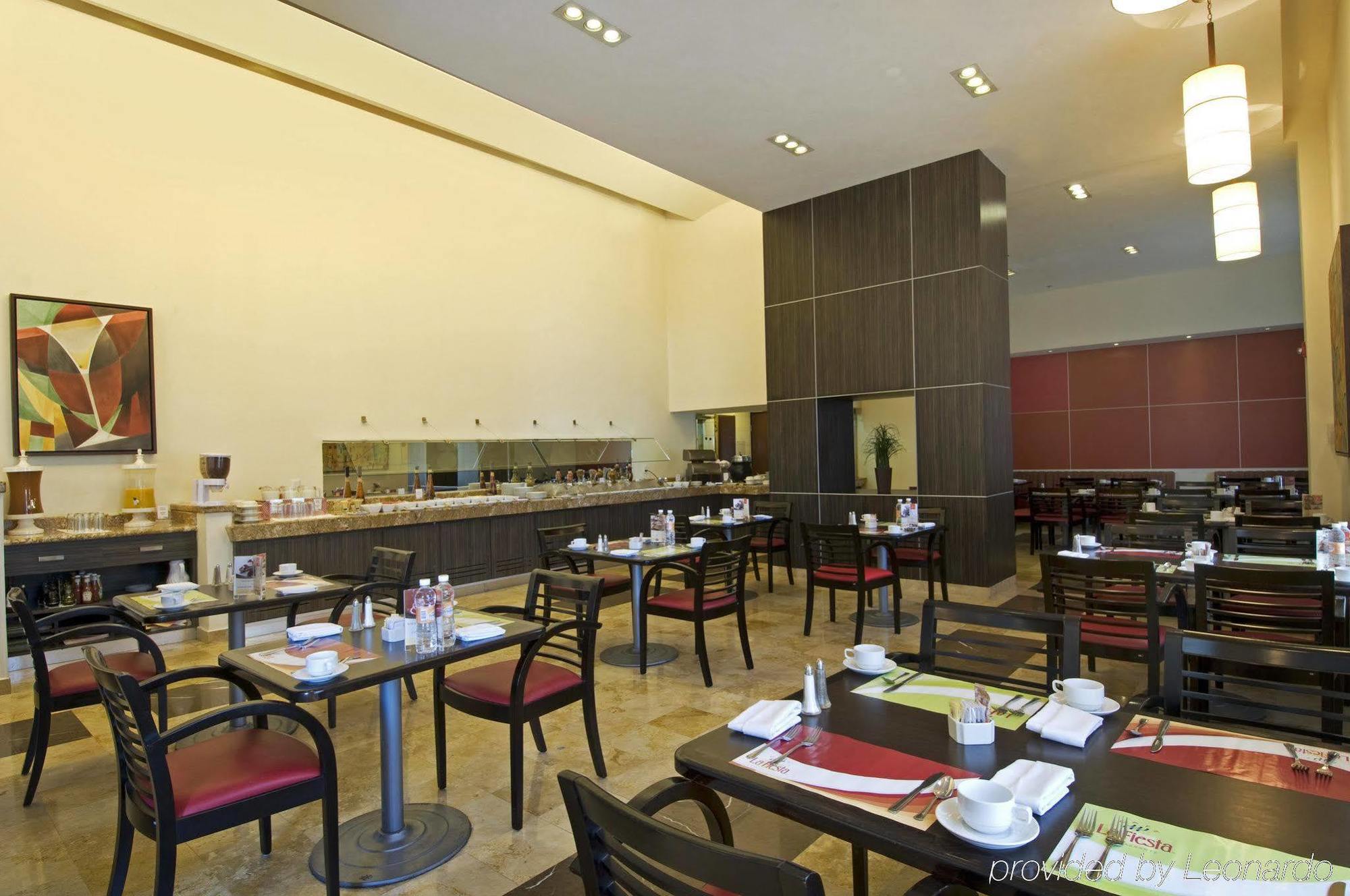 Fiesta Inn Express Ciudad Obregón Restaurant foto